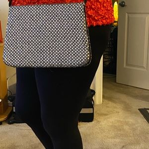 GREAT CONDITION MEDIUM SILVER FLAT CLUTH WITH CHAIN PURSE